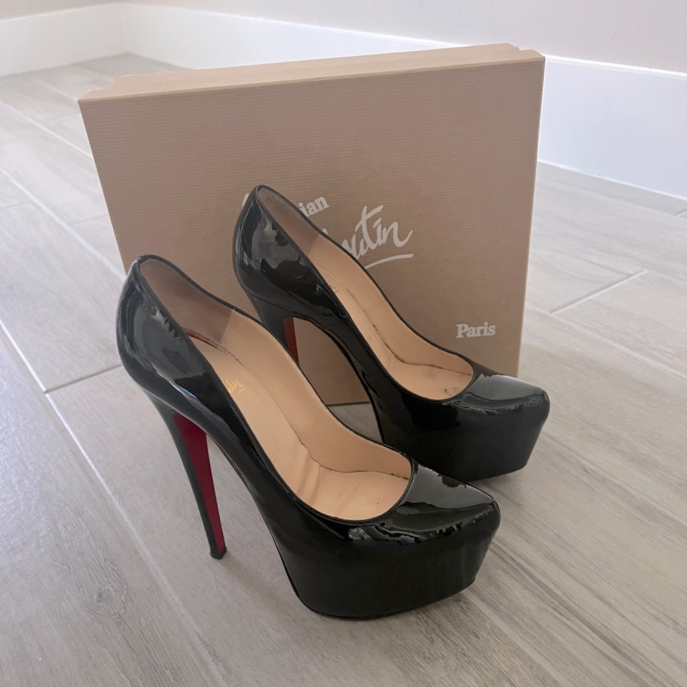 Louboutin Daffodile patent leather heels